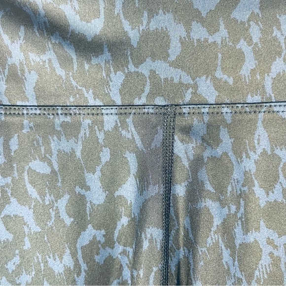 H Halston Studio yoga pants abstract leopard classic navy HSWS2160005 size S - Picture 4 of 14